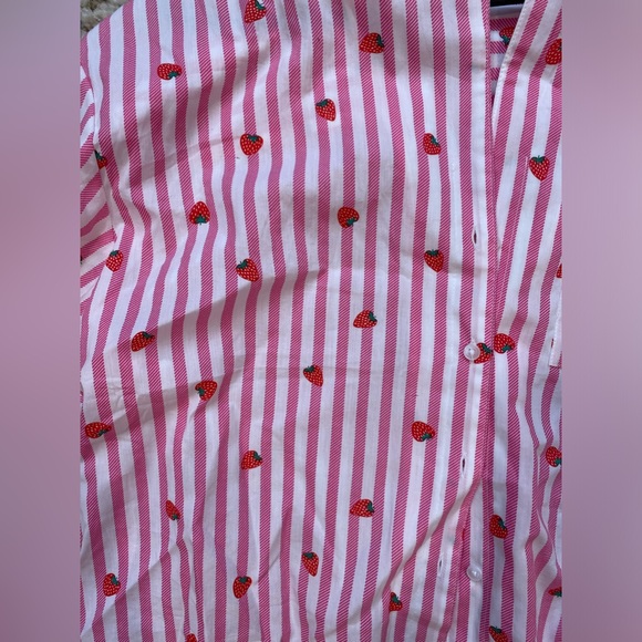 Strawberry pattern button up - Picture 2 of 3